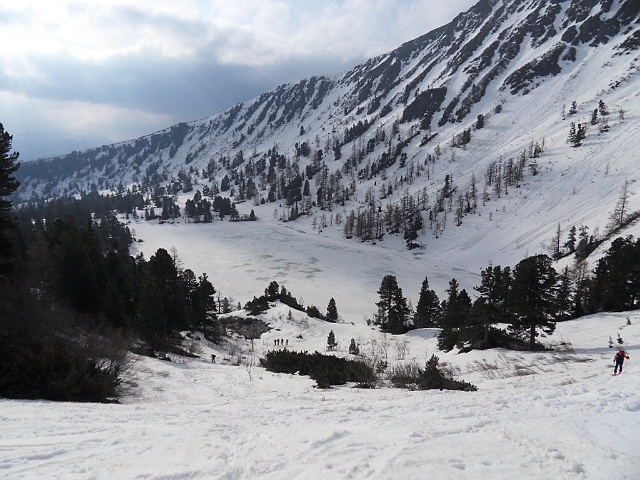 SDC18537.JPG - der See ist noch vollständig zugefroren