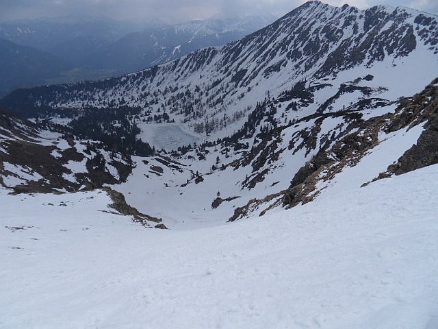 SDC18582.JPG - in der Rinne, unten der große Scheiblsee